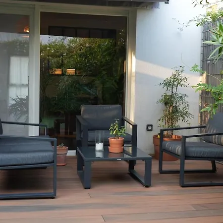 Modern House With Private Garden Сasa de vacaciones
