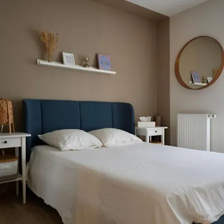 Modern House With Private Garden Tatil Evi