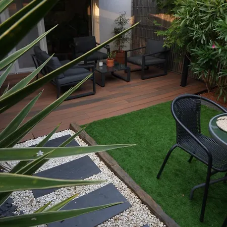 Modern House With Private Garden *